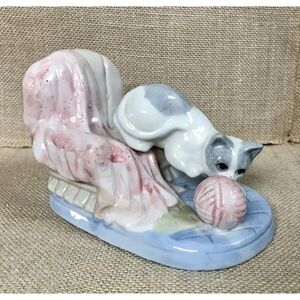 Vintage Cat Chasing Ball Of Yarn Figurine Whimsical Cottage Core AS IS READ